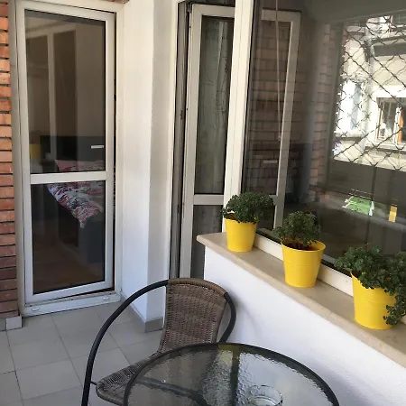Avenue Apartment *