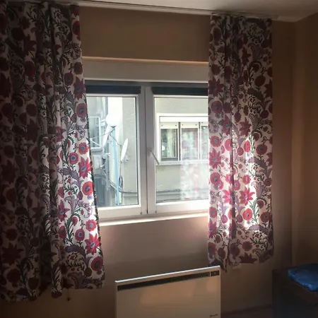 Avenue Apartment *